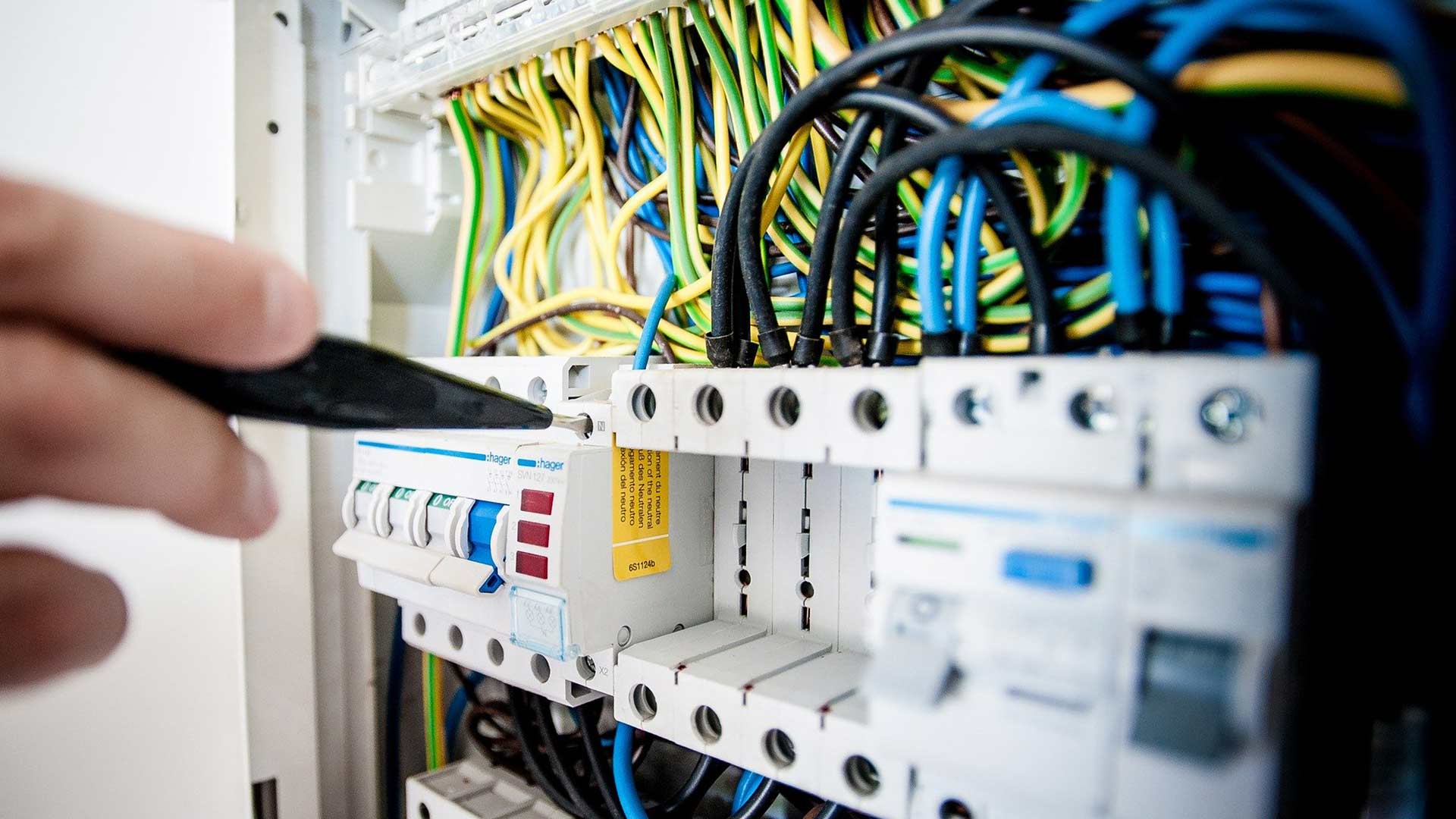 Prüfung elektrischer Anlagen (stationäre Anlagen) Prüfung elektrischer Anlagen (stationäre Anlagen)